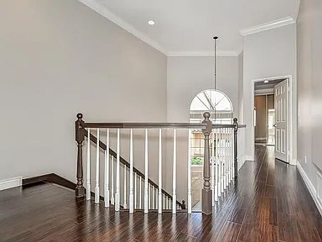 Building Photo - 10 Promontory Park