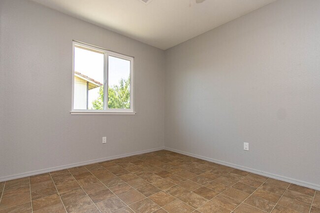 Building Photo - 1785 W North Bear Creek Dr