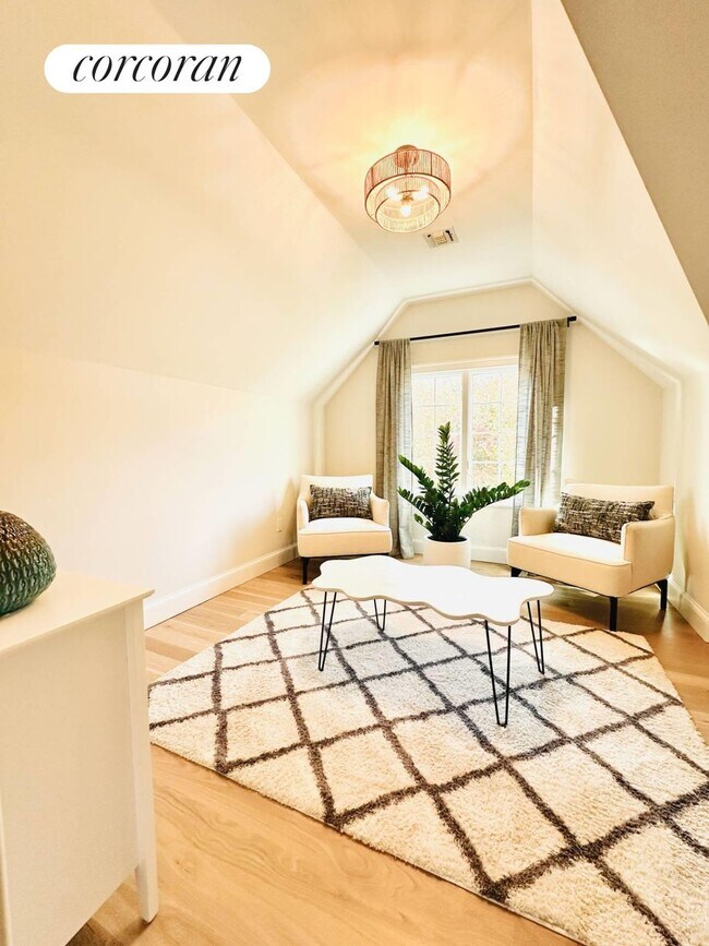 Building Photo - 10 Ginny Ln