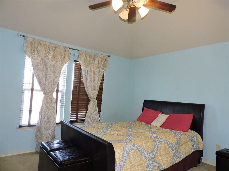 Building Photo - 340 Turquoise Dr