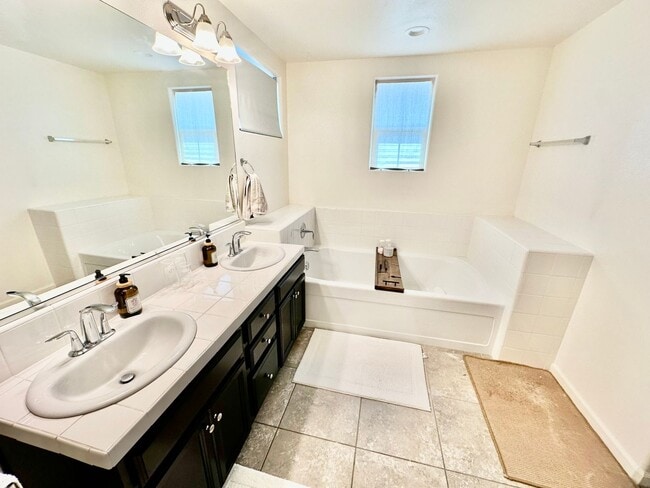 Building Photo - Newly Built 3/2.5 Bonadelle Home in Riverstone Community