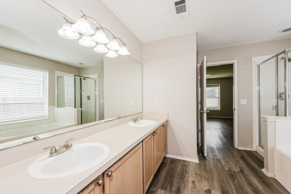 Building Photo - 322 Oakhurst Dr