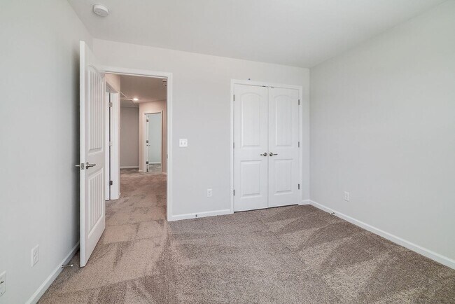 Building Photo - 4 bed, 2.5 bathroom spacious home in Pooler!
