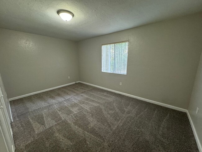 Building Photo - Home in Ridgeview