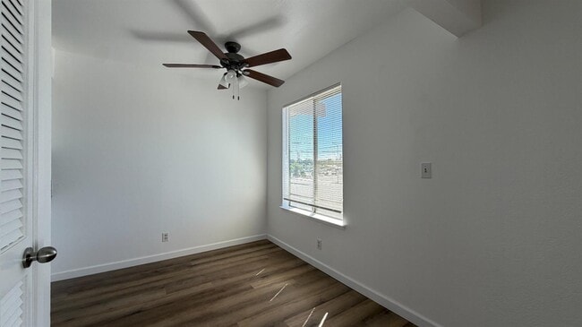 Building Photo - 2514 E Andrews Ave