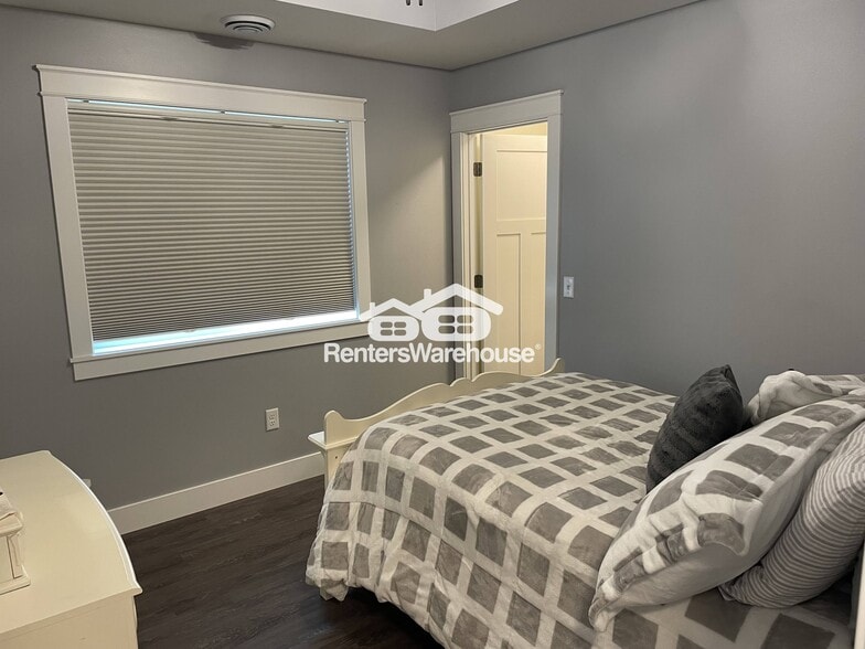 Building Photo - 4941 Field Crest Ln