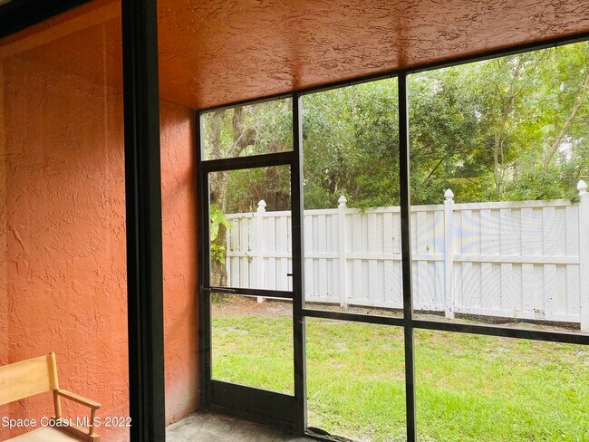 Building Photo - 1604 University Ln