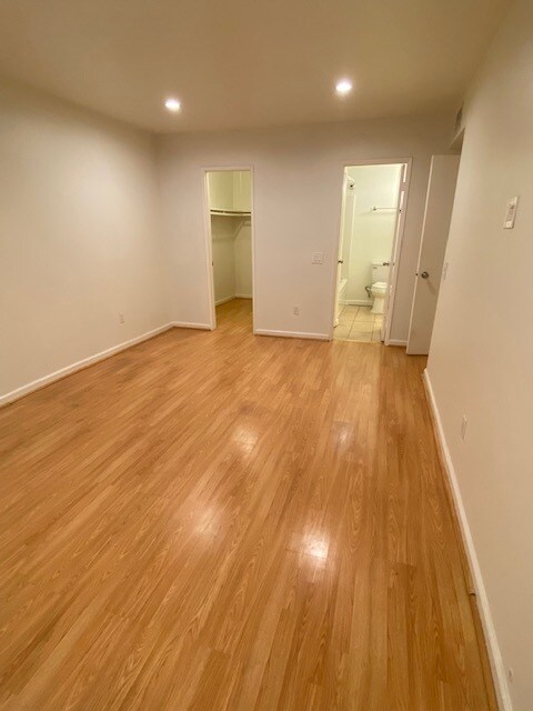 Building Photo - 10331 Lindley Ave