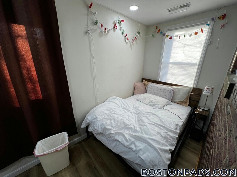 Building Photo - 16 Copenger St