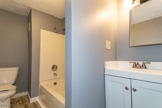 Building Photo - 3724 W 41st St