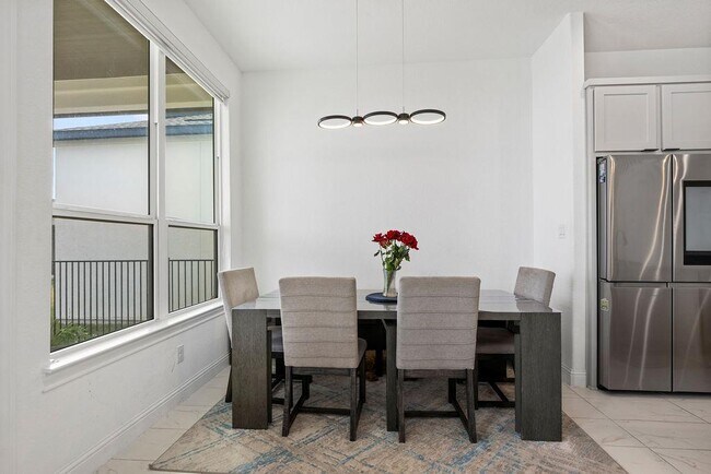 Building Photo - 920 Villa Rialto View