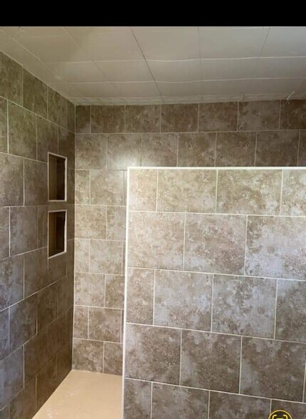 Building Photo - 2031 Beechaven Dr