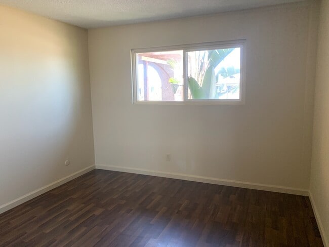 Building Photo - Charming Corner Single Story Home-Renovati...