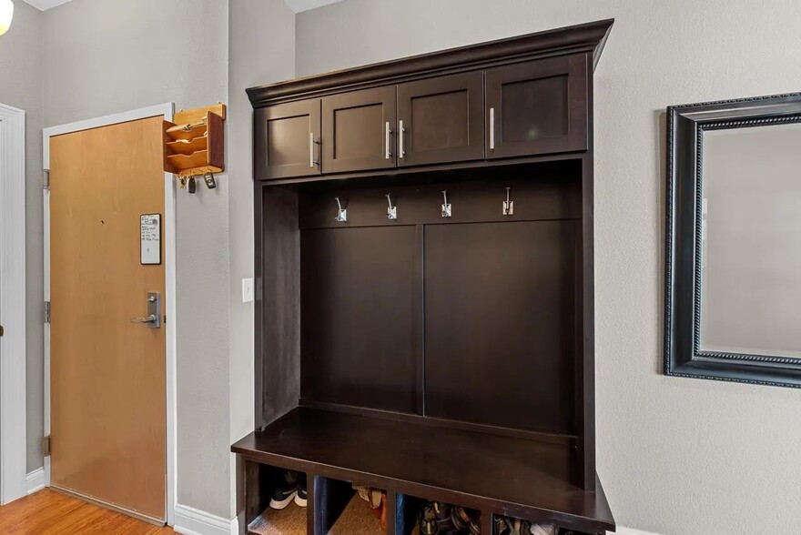 Mudroom/Entryway - 601 E Ogden Ave