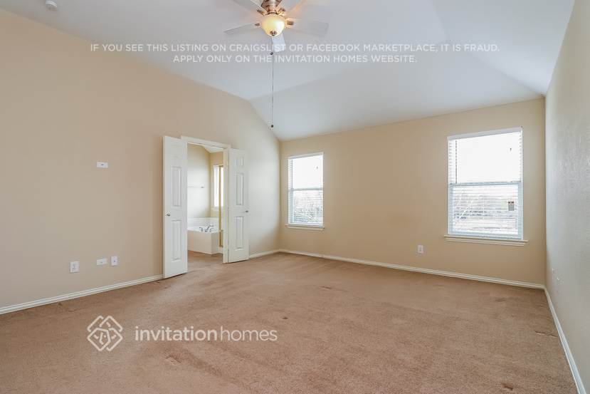 Building Photo - 5237 Bay View Dr