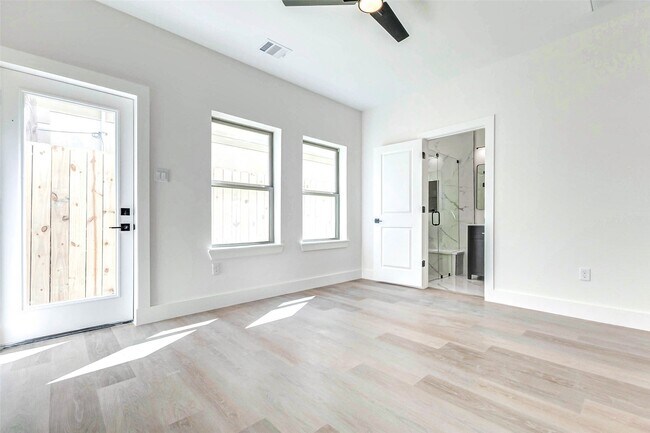 Building Photo - 5640 Dolores St