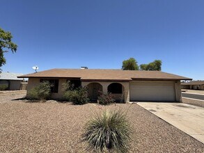 Building Photo - Peoria 3br House with Garage