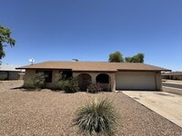 Building Photo - Peoria 3br House with Garage