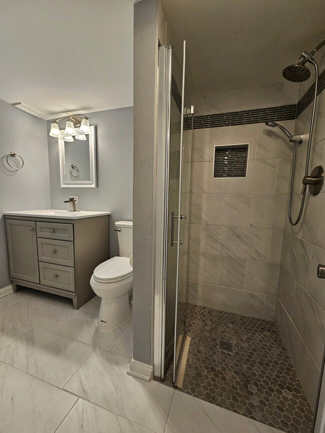 Building Photo - 9536 Elmwood Dr