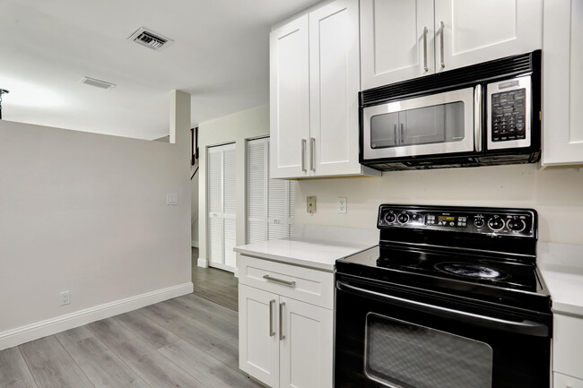 Building Photo - 9775 Riverside Dr