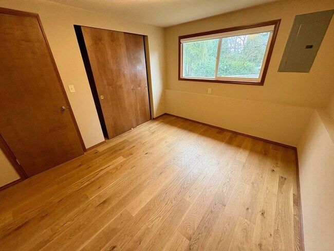 Building Photo - Redmond Home