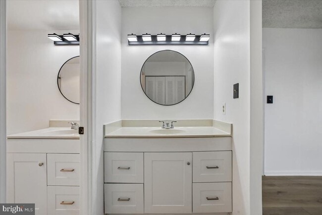 Building Photo - 3800 Powell Ln