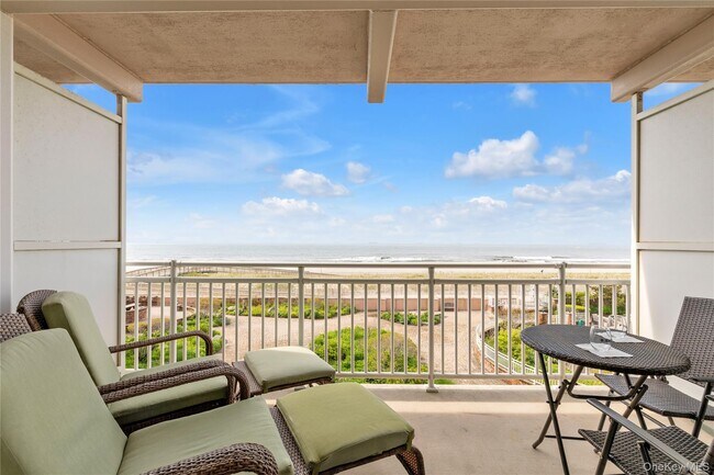 Building Photo - 830 Shore Rd