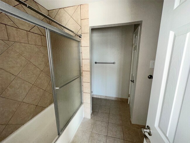 Building Photo - 3506 Cove View Blvd