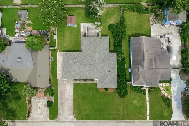 Building Photo - Mid-City Luxury Rental – 4 Bed / 3 Bath