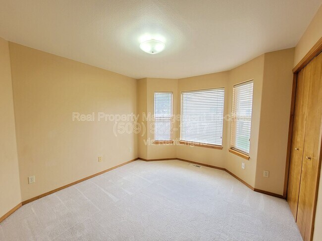 Building Photo - 2918 S Ledbetter Pl