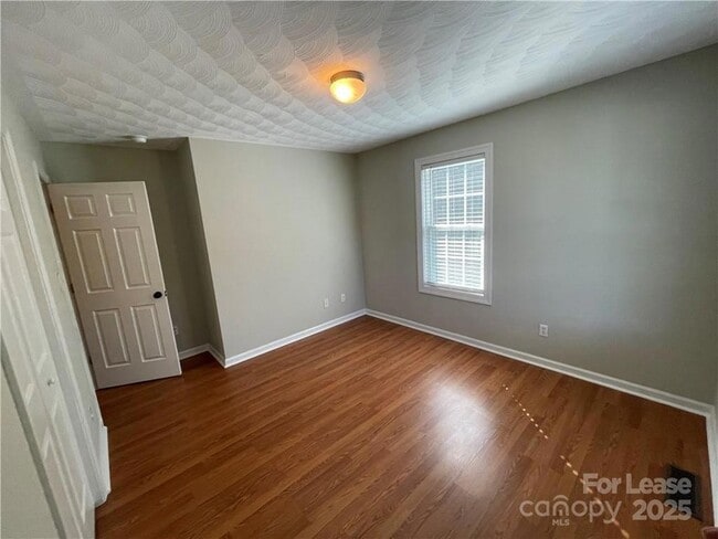 Building Photo - 2474 Oak Valley Ln