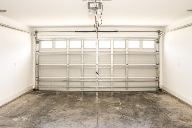 Building Photo - Three Bedroom on the Pond in Hearthstone Lakes Community