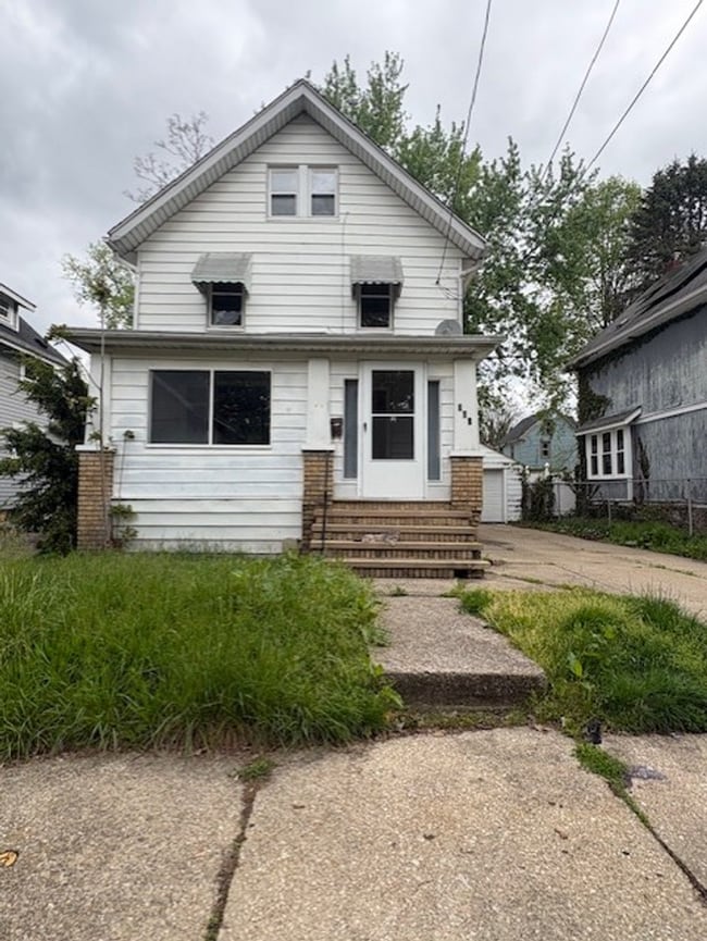 Building Photo - Now Leasing: 4-Bedroom Akron Home with Attic Bedroom & Basement Laundry Hookups