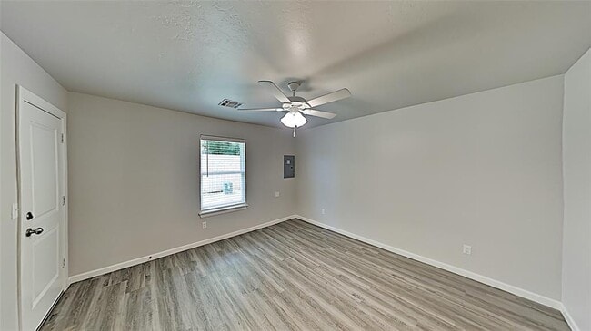 Building Photo - 1300 NW 111th St