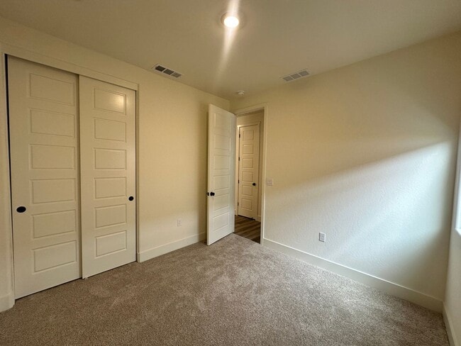 Building Photo - NW Visalia Home Coming Soon!