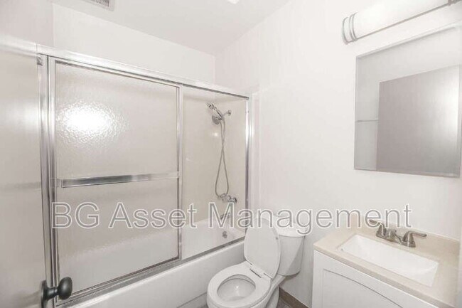 Building Photo - 944 Fletcher Ln
