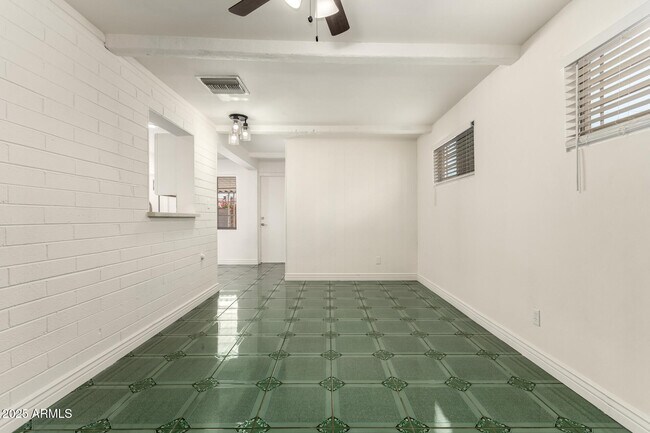 Building Photo - 5635 N 35th Dr