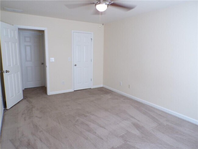 Building Photo - 38 Middlebrook Dr