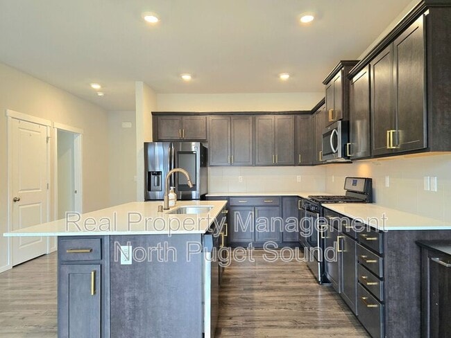 Building Photo - 9814 Hawkins Ave