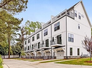 Building Photo - COMING SOON |3 BR/4.5B Newly Renovated Townhome | • 1-car garage |Loft Bonus Room w/Rooftop terra...