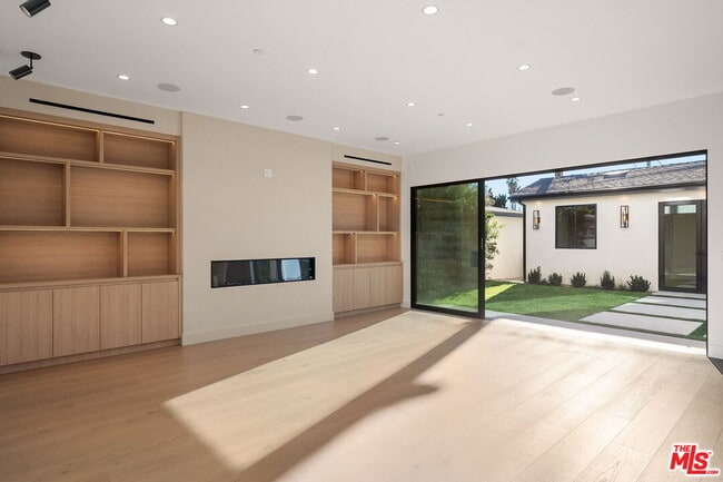 Building Photo - 3517 Redwood Ave