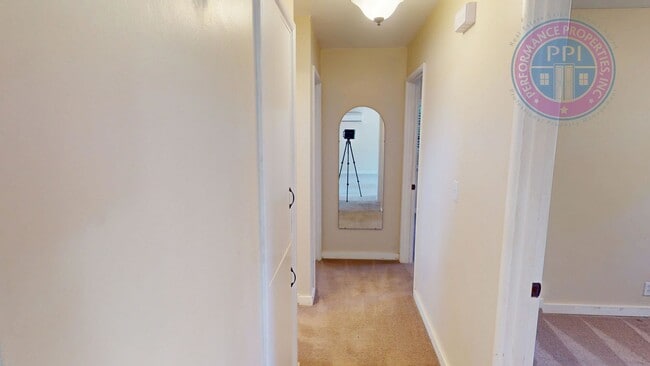 Building Photo - OREGON CITY / DEPOSIT FREE MOVE IN WITH OB...