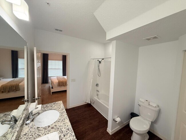 Building Photo - 8902 Shine Dr