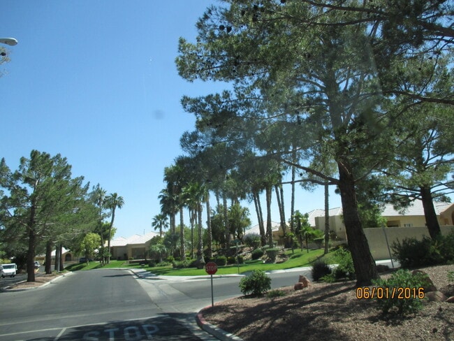 Building Photo - 8452 Boseck Dr