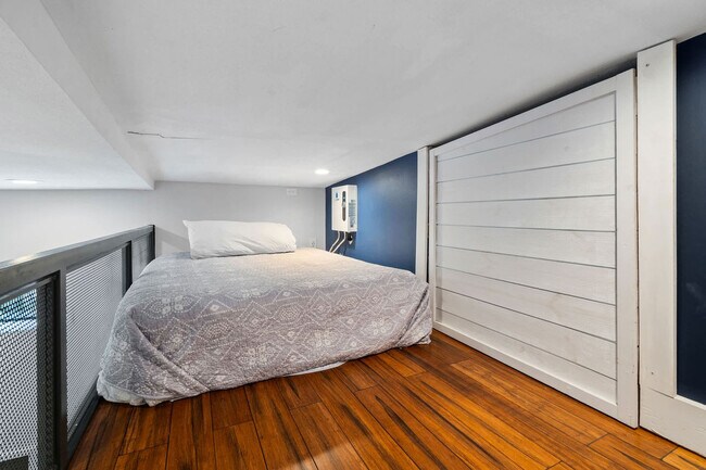 Building Photo - 9801 Mor Dr