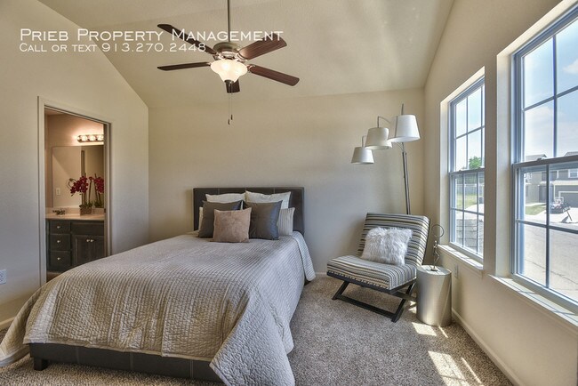 Building Photo - Prairie Haven Townhome - Available July 16th