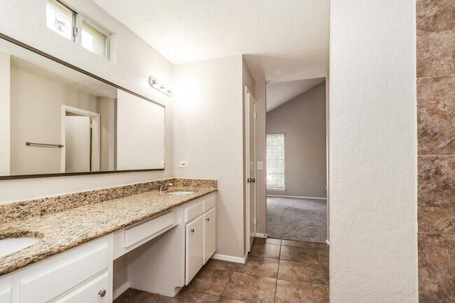 Building Photo - 17803 Villa Way Dr