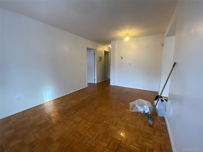 Building Photo - 68-03 41st Ave