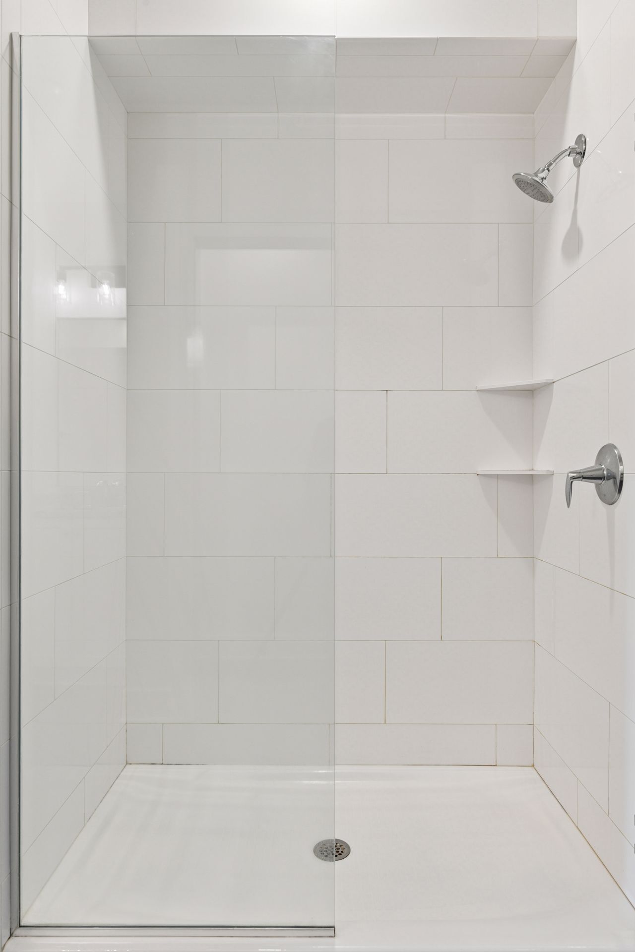 Walk-in shower - 222 Ferndale Rd S