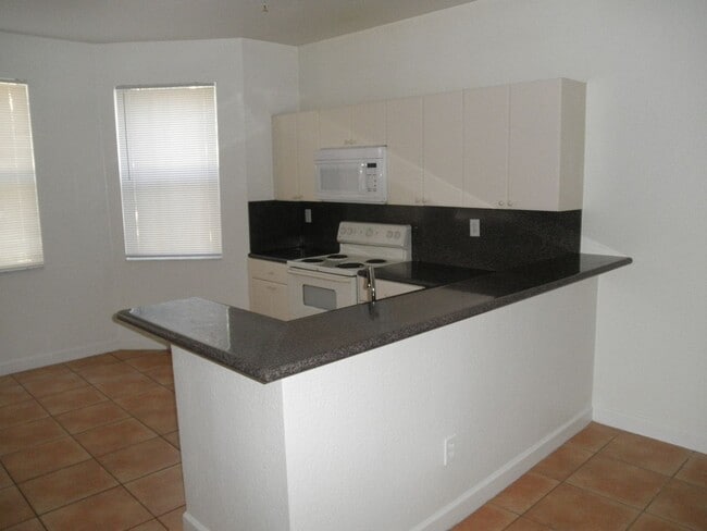 Building Photo - Shoma Townhomes